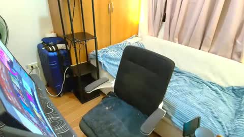 Snapshot of urnatty_guy chatting on 05-19-26, 04:02 ander online show from 05-19-26, 04:02