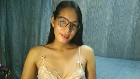 Snapshot of urpinaylovelyjuliaxxx chatting on 05-28-26, 01:19 queen julia not into CHEAPGUY online show from 05-28-26, 01:19