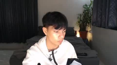 Snapshot of urpinoyasianx chatting on 07-19-26, 04:54 Mel online show from 07-19-26, 04:54