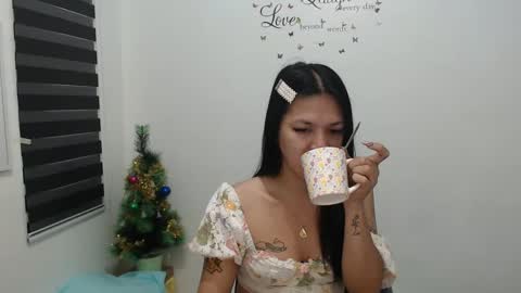Snapshot of urpreciouspinayxxx chatting on 12-11-24, 01:05 hi im kim online show from 12-11-24, 01:05