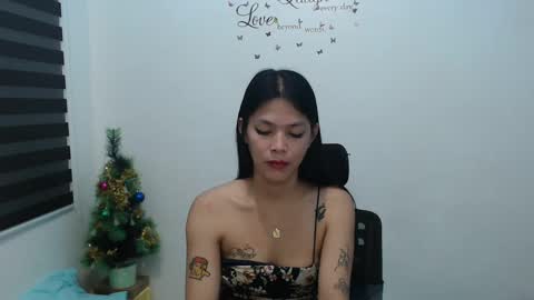 Snapshot of urpreciouspinayxxx chatting on 12-11-24, 01:28 hi im kim online show from 12-11-24, 01:28