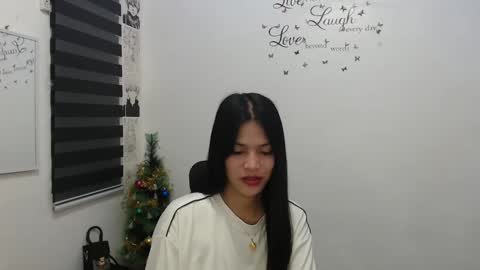 Snapshot of urpreciouspinayxxx chatting on 12-19-24, 02:13 hi im kim online show from 12-19-24, 02:13