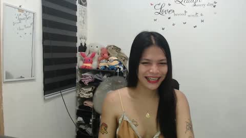 Snapshot of urpreciouspinayxxx chatting on 01-07-25, 03:44 hi im kim online show from 01-07-25, 03:44