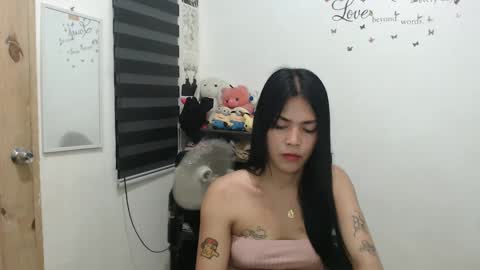 Snapshot of urpreciouspinayxxx chatting on 01-10-25, 02:23 hi im kim online show from 01-10-25, 02:23