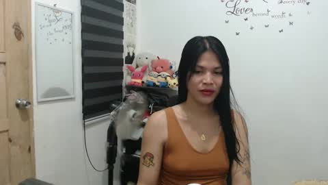 Snapshot of urpreciouspinayxxx chatting on 01-12-25, 12:23 hi im kim online show from 01-12-25, 12:23