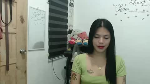 Snapshot of urpreciouspinayxxx chatting on 02-06-25, 02:15 hi im kim online show from 02-06-25, 02:15
