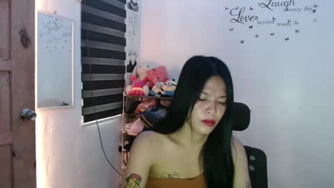 Snapshot of urpreciouspinayxxx chatting on 02-13-25, 02:23 hi im kim online show from 02-13-25, 02:23