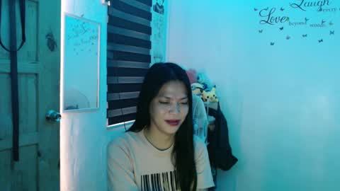 Snapshot of urpreciouspinayxxx chatting on 02-20-25, 02:07 hi im kim online show from 02-20-25, 02:07