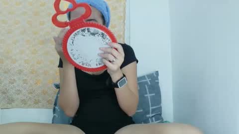 Snapshot of ursexy_pinay_skinny chatting on 09-25-25, 05:44 im jenny online show from 09-25-25, 05:44