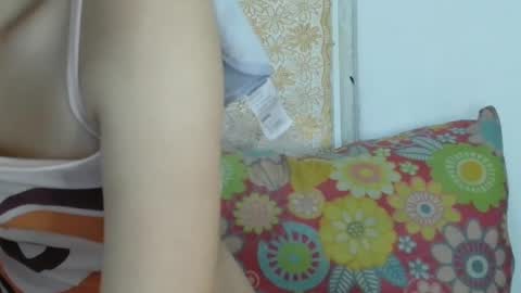 Snapshot of ursexy_pinay_skinny chatting on 11-24-25, 05:29 im jenny online show from 11-24-25, 05:29