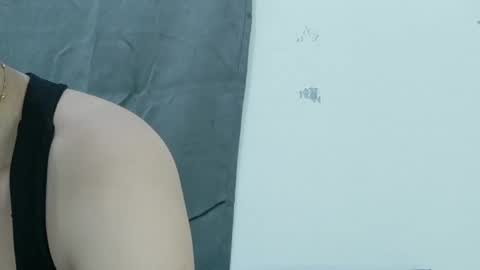 Snapshot of ursexy_pinay_skinny chatting on 11-30-25, 05:33 im jenny online show from 11-30-25, 05:33