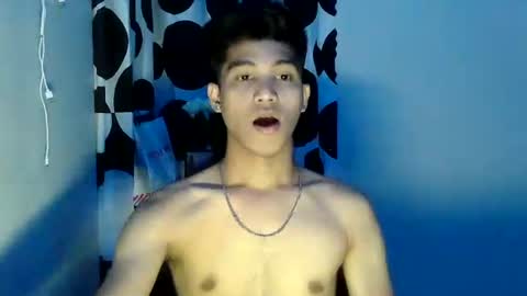 Snapshot of ursweetie_boy chatting on 07-15-26, 04:40 ursweetie_boy online show from 07-15-26, 04:40