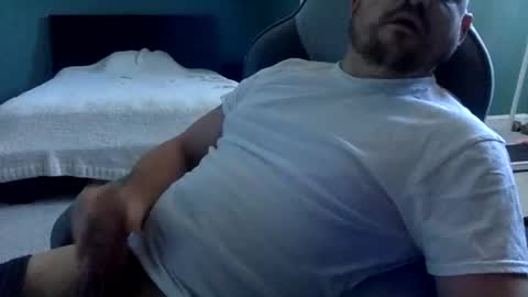 Snapshot of usamalemgj chatting on 12-18-25, 04:35 JayDee20420 online show from 12-18-25, 04:35