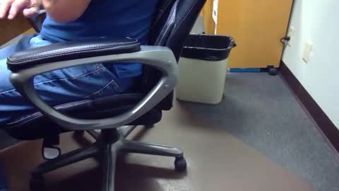 Snapshot of useemie chatting on 10-21-25, 10:54 useemie online show from 10-21-25, 10:54