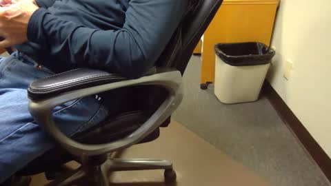 Snapshot of useemie chatting on 10-29-25, 06:53 useemie online show from 10-29-25, 06:53