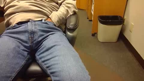 Snapshot of useemie chatting on 10-31-25, 06:42 useemie online show from 10-31-25, 06:42