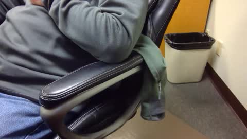 Snapshot of useemie chatting on 11-17-25, 09:20 useemie online show from 11-17-25, 09:20