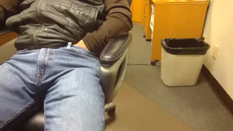 Snapshot of useemie chatting on 11-20-25, 09:14 useemie online show from 11-20-25, 09:14