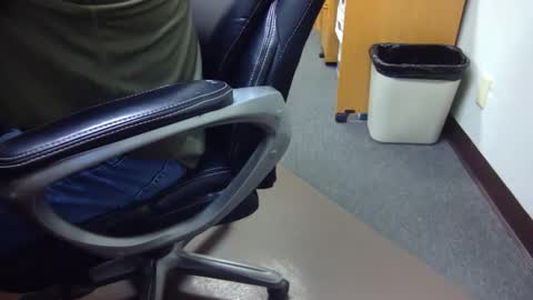 Snapshot of useemie chatting on 11-21-25, 09:24 useemie online show from 11-21-25, 09:24