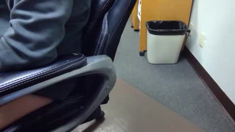 Snapshot of useemie chatting on 12-22-25, 11:46 useemie online show from 12-22-25, 11:46