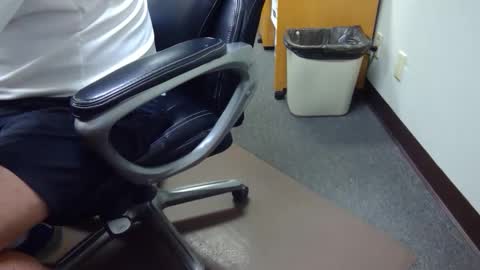 Snapshot of useemie chatting on 01-13-26, 12:05 useemie online show from 01-13-26, 12:05