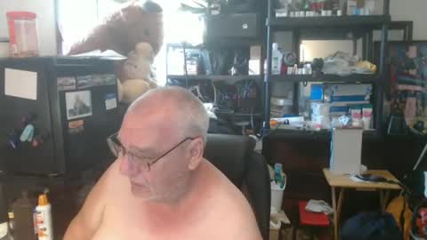 Snapshot of usgoober chatting on 06-24-26, 01:21 Eric online show from 06-24-26, 01:21