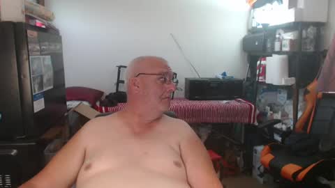 Snapshot of usgoober chatting on 07-21-26, 01:19 Eric online show from 07-21-26, 01:19