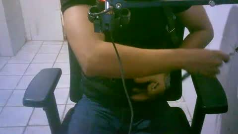 Snapshot of uwustudio chatting on 07-19-26, 03:32 Daddy online show from 07-19-26, 03:32