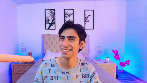 Snapshot of uyukie chatting on 10-04-25, 12:47 UYUKIE online show from 10-04-25, 12:47