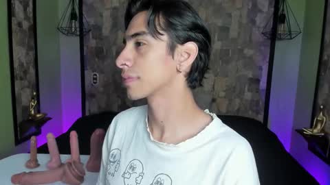 Snapshot of uyukie chatting on 10-08-25, 11:30 UYUKIE online show from 10-08-25, 11:30