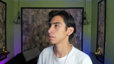 Snapshot of uyukie chatting on 10-13-25, 11:32 UYUKIE online show from 10-13-25, 11:32