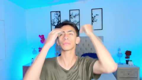 Snapshot of uyukie chatting on 10-16-25, 12:17 UYUKIE online show from 10-16-25, 12:17