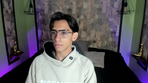 Snapshot of uyukie chatting on 10-20-25, 01:00 UYUKIE online show from 10-20-25, 01:00