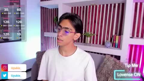 Snapshot of uyukie chatting on 10-28-25, 11:58 UYUKIE online show from 10-28-25, 11:58