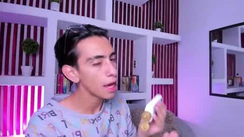 Snapshot of uyukie chatting on 11-04-25, 12:04 UYUKIE online show from 11-04-25, 12:04