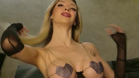 Mia online show from 03-14-26, 03:23