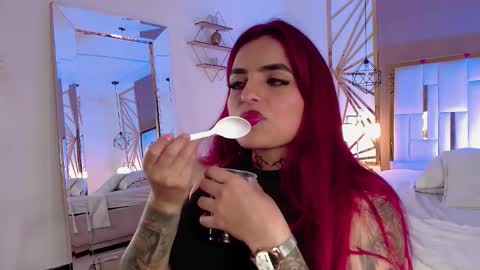 Snapshot of vaaleriee_miller_ chatting on 10-22-25, 06:29 valeriee miller online show from 10-22-25, 06:29