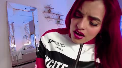 Snapshot of vaaleriee_miller_ chatting on 11-01-25, 06:04 valeriee miller online show from 11-01-25, 06:04