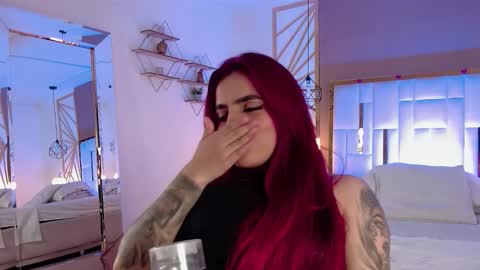 Snapshot of vaaleriee_miller_ chatting on 11-14-25, 06:06 valeriee miller online show from 11-14-25, 06:06