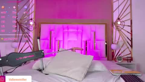 Snapshot of vaaleriee_miller_ chatting on 11-15-25, 06:15 valeriee miller online show from 11-15-25, 06:15