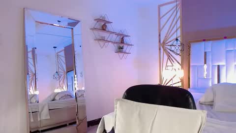 Snapshot of vaaleriee_miller_ chatting on 11-16-25, 09:20 valeriee miller online show from 11-16-25, 09:20