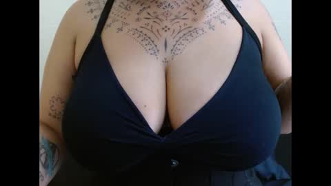 Snapshot of vaholiver chatting on 12-07-24, 03:30 Vah Oliver online show from 12-07-24, 03:30