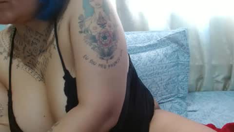 Snapshot of vaholiver chatting on 01-13-25, 07:10 Vah Oliver online show from 01-13-25, 07:10