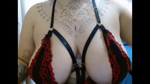 Snapshot of vaholiver chatting on 01-29-25, 11:14 Vah Oliver online show from 01-29-25, 11:14