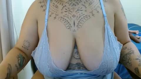 Snapshot of vaholiver chatting on 01-31-25, 05:21 Vah Oliver online show from 01-31-25, 05:21