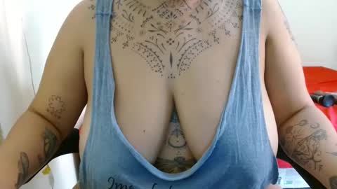 Snapshot of vaholiver chatting on 02-13-25, 02:52 Vah Oliver online show from 02-13-25, 02:52