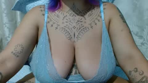 Snapshot of vaholiver chatting on 09-26-25, 04:38 Vah Oliver online show from 09-26-25, 04:38