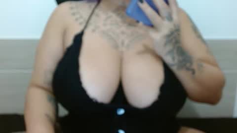 Snapshot of vaholiver chatting on 10-24-25, 05:20 Vah Oliver online show from 10-24-25, 05:20