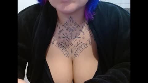 Snapshot of vaholiver chatting on 11-06-25, 03:46 Vah Oliver online show from 11-06-25, 03:46