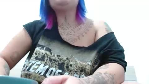 Snapshot of vaholiver chatting on 11-09-25, 07:12 Vah Oliver online show from 11-09-25, 07:12